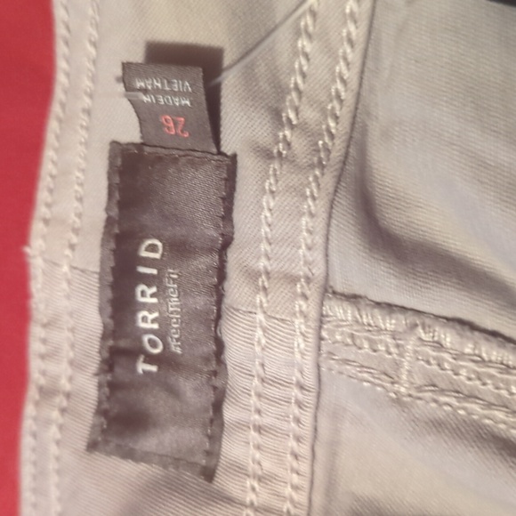 Torrid Skinny Mid-Rise Crop Jeans 26 - Picture 13 of 15